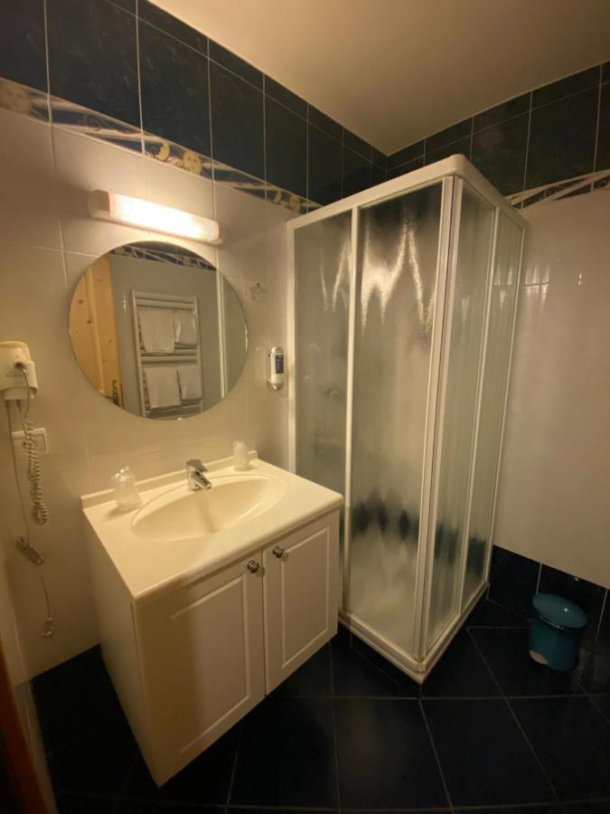 Le Schuss Hotel Chatel Bagian luar foto