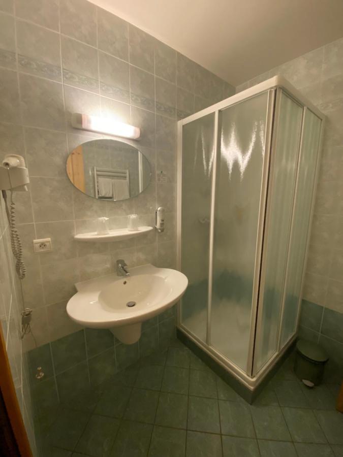 Le Schuss Hotel Chatel Bagian luar foto