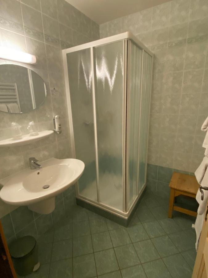 Le Schuss Hotel Chatel Bagian luar foto
