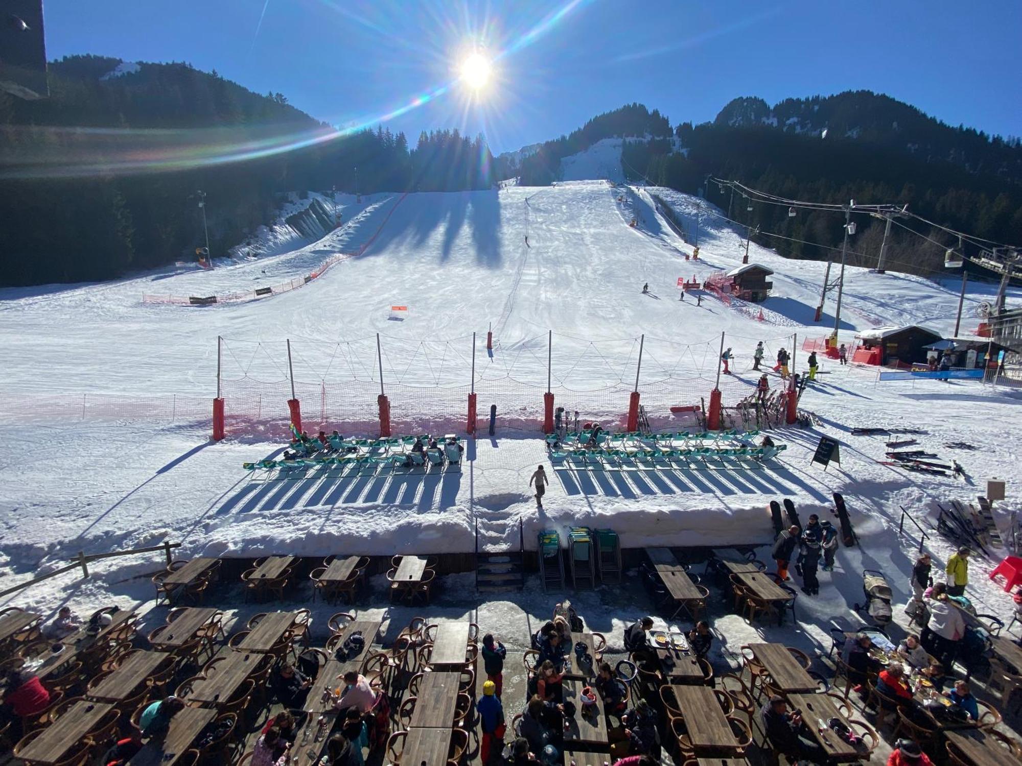 Le Schuss Hotel Chatel Bagian luar foto