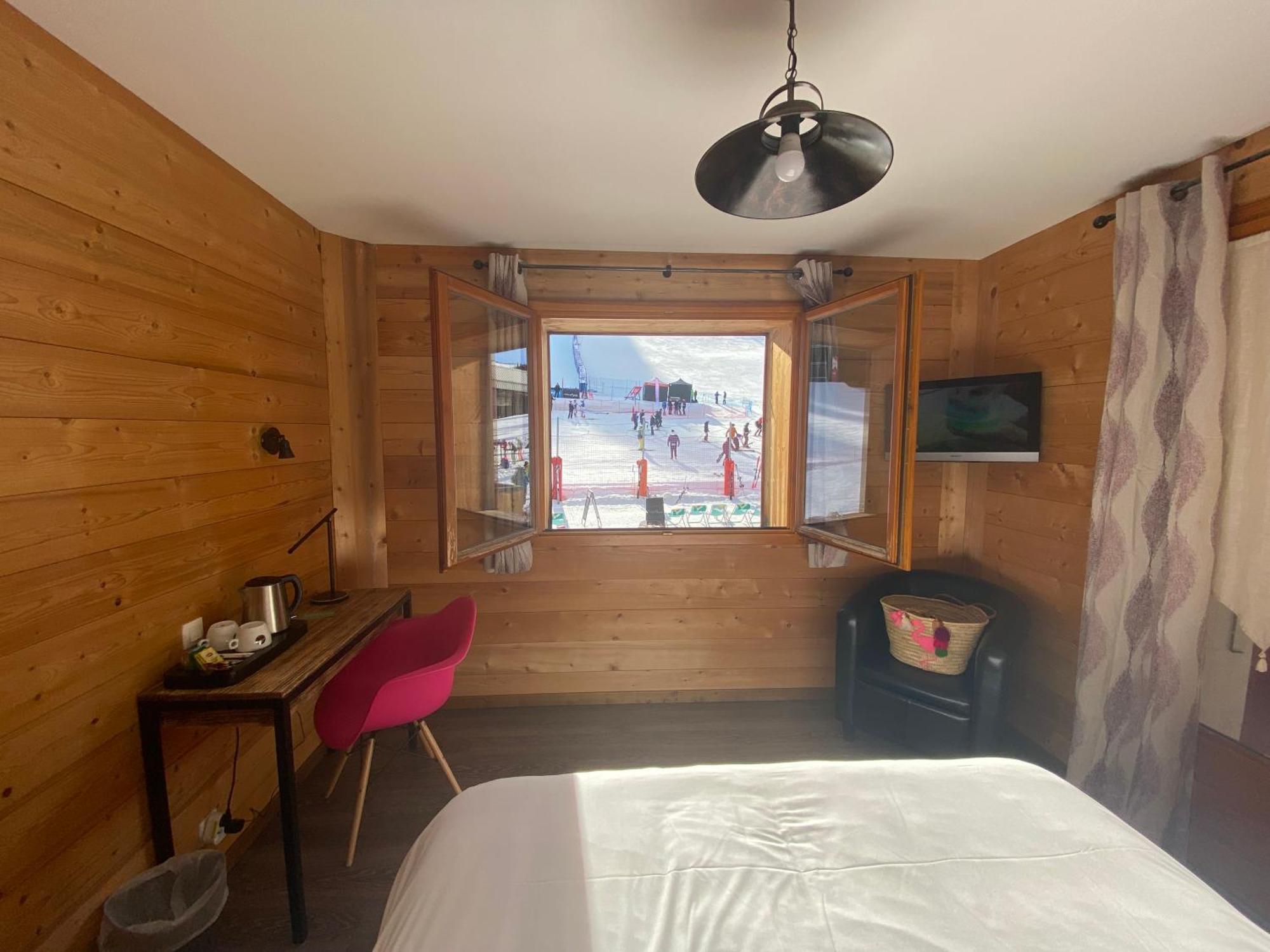 Le Schuss Hotel Chatel Bagian luar foto