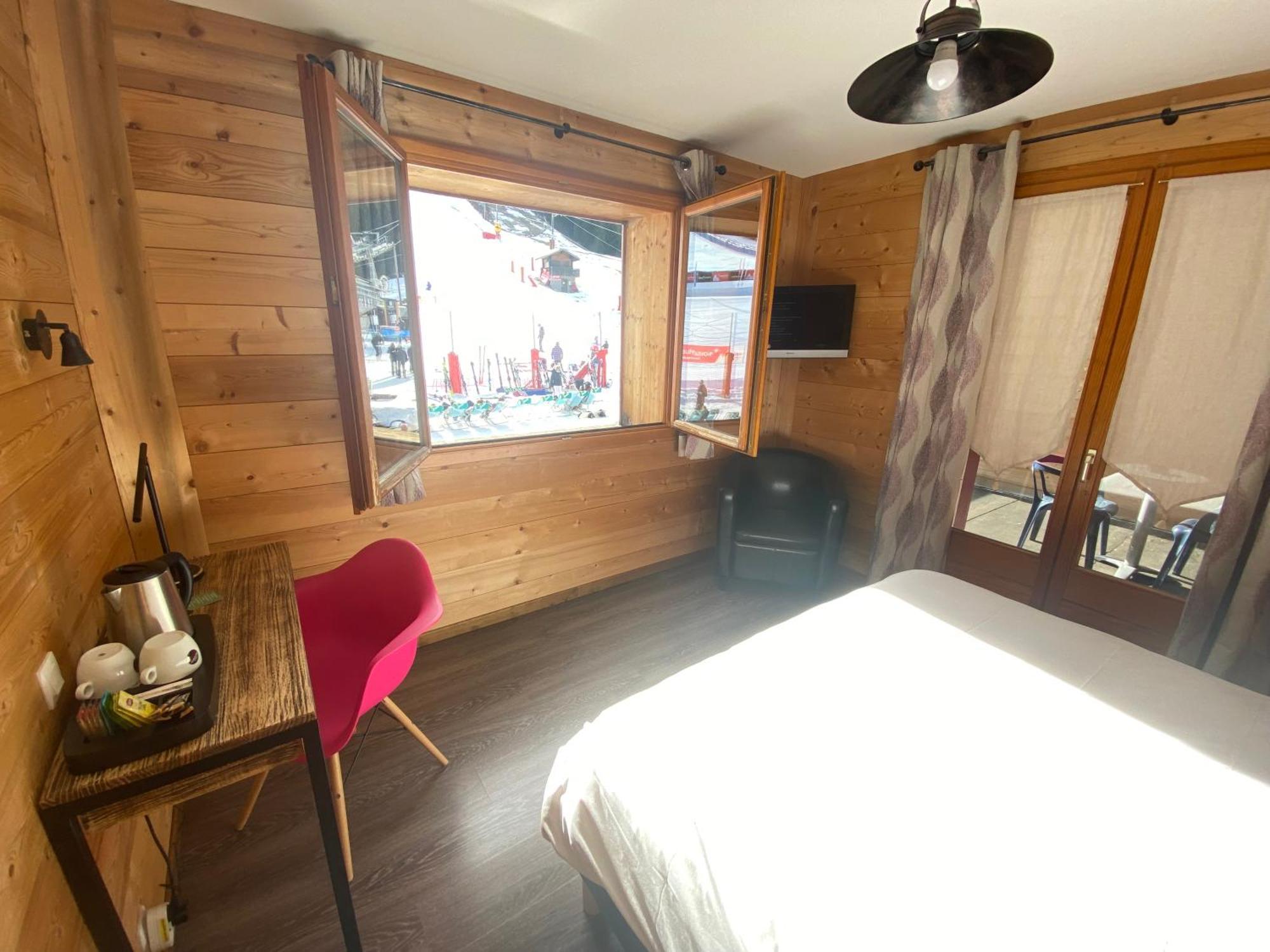 Le Schuss Hotel Chatel Bagian luar foto