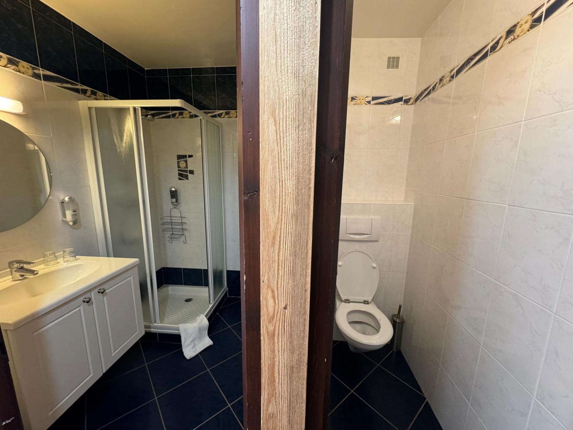 Le Schuss Hotel Chatel Bagian luar foto
