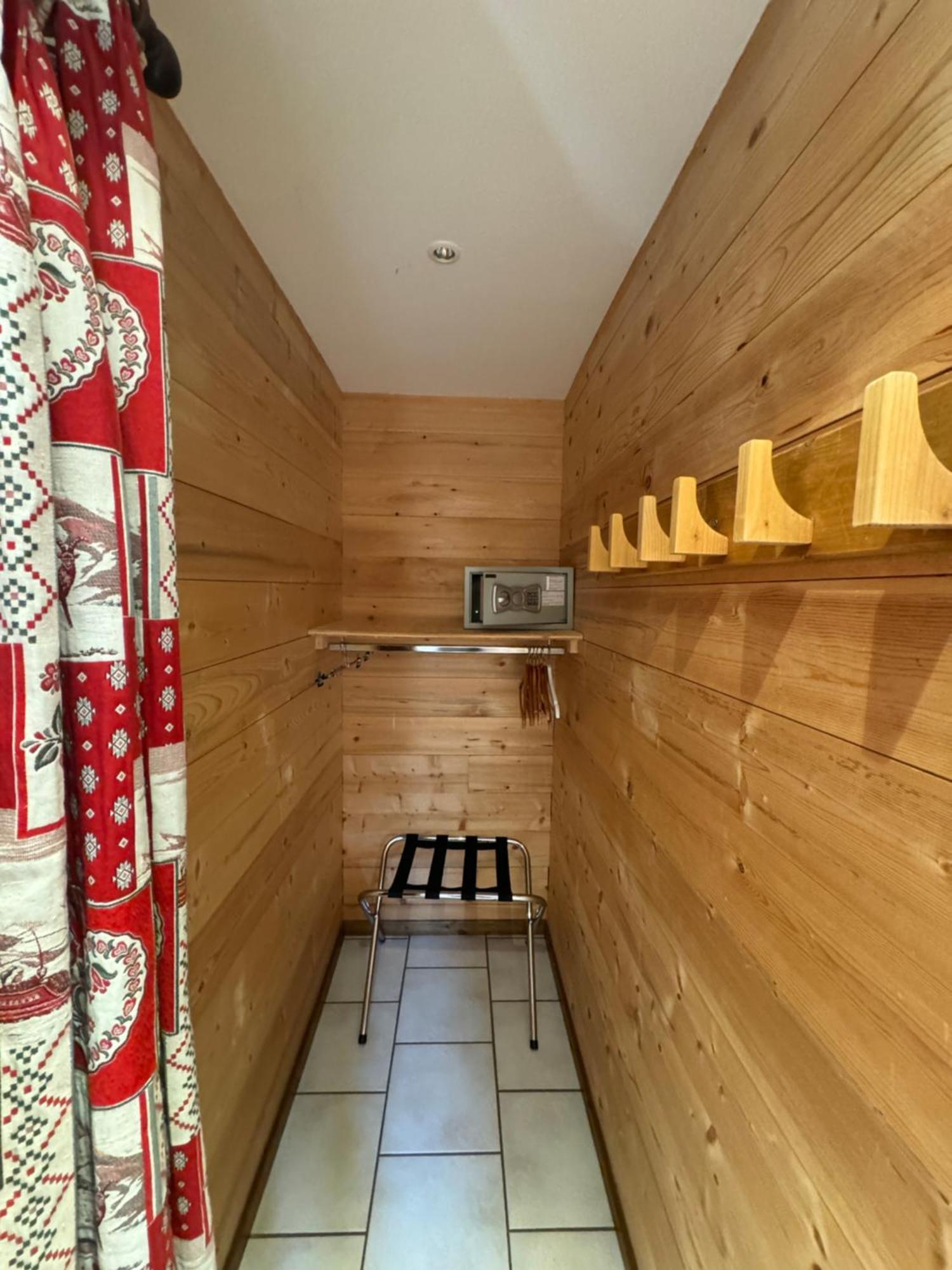 Le Schuss Hotel Chatel Bagian luar foto