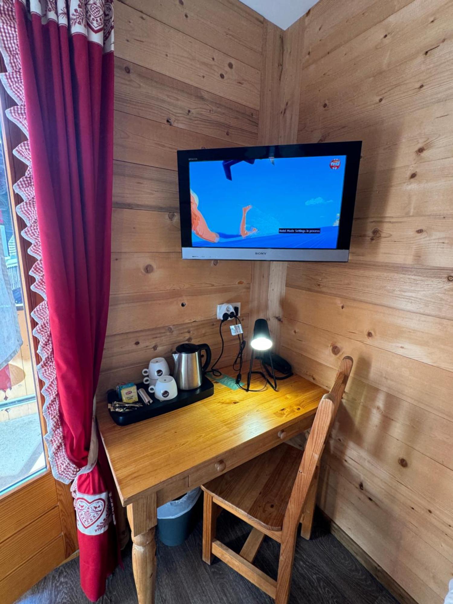 Le Schuss Hotel Chatel Bagian luar foto