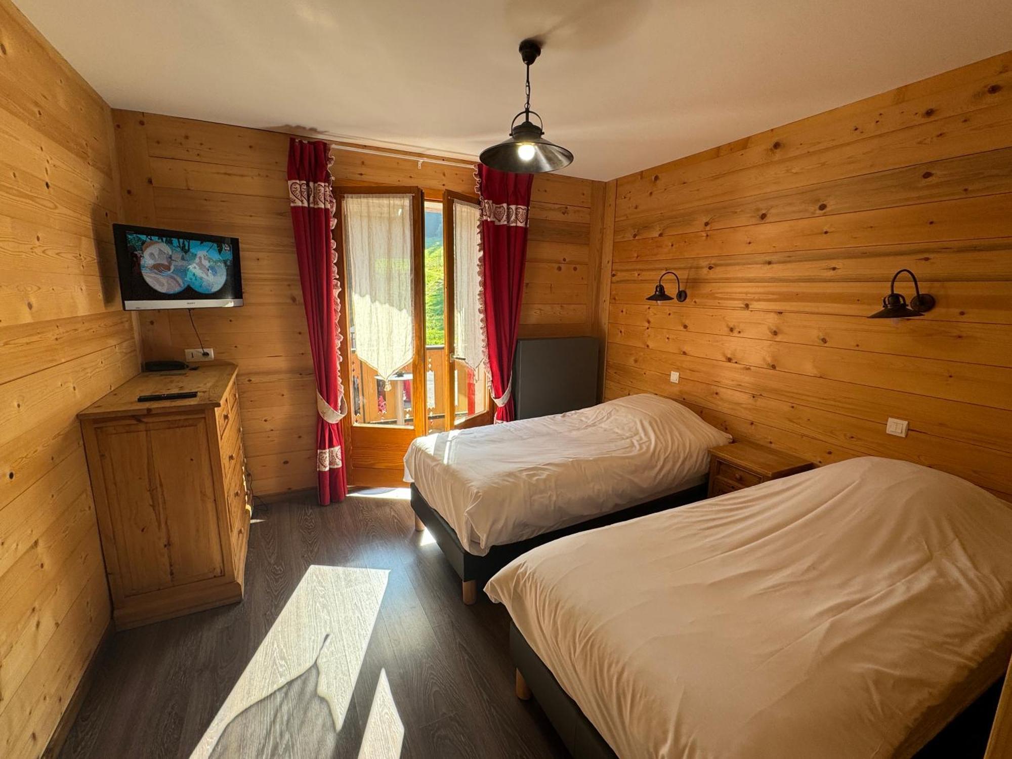 Le Schuss Hotel Chatel Bagian luar foto