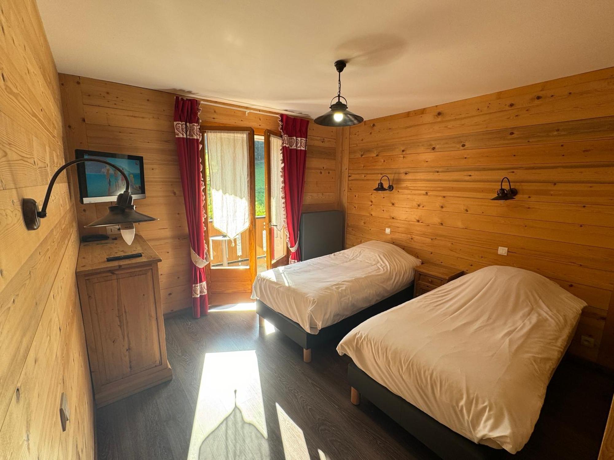 Le Schuss Hotel Chatel Bagian luar foto